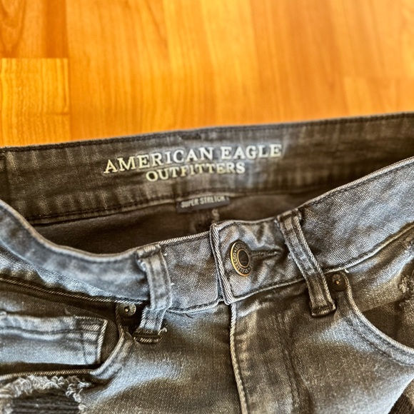 American Eagle AE Distressed Black Midi Shorts - Picture 4 of 4